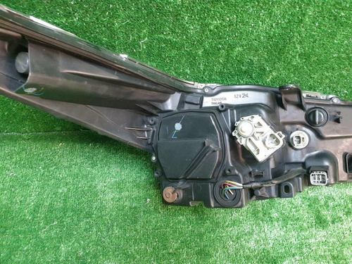 Фара левая Toyota Fortuner II (2015-2020) LED