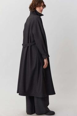 Объемное пальто в серую елочку