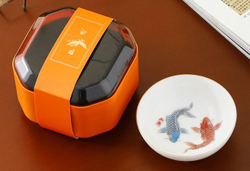 242122.3 Пиала БЕЛЫЙ НЕФРИТ "Рыбки" 90мл. В ПОДАР.КЕЙСЕ, фарфор, белый