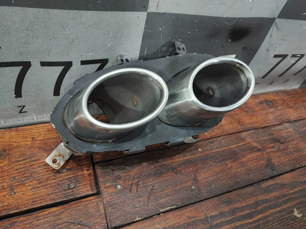 Насадка глушителя левая Geely Tugella 22-нв Б/У Оригинал 6044117700