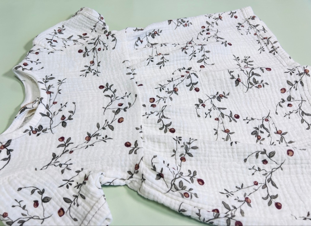 Платье из нежного муслина для малышки