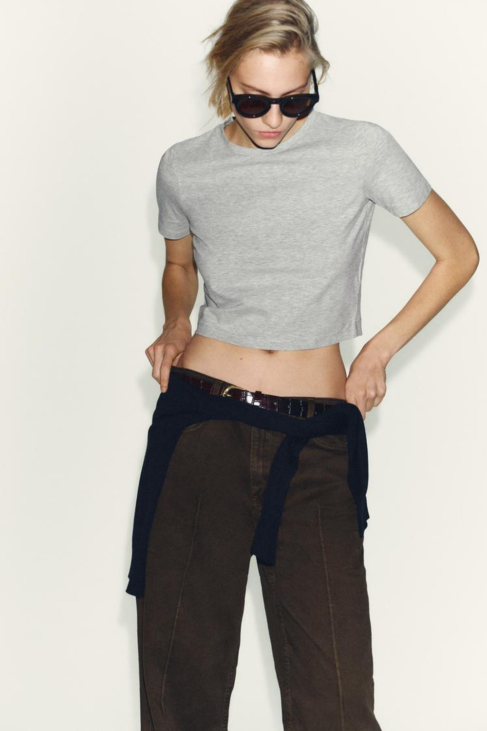 ZARA УКОРОЧЕННАЯ ФУТБОЛКА ИЗ ЭЛАСТИЧНОЙ ТКАНИ, СЕРЫЙ МЕЛАНЖ