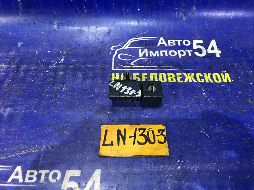 Бардачок пассажирский TOYOTA HILUX SURF 1992