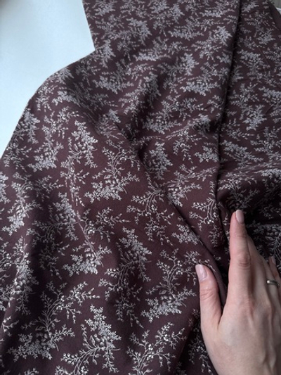 Фланель Грация на шоколадном фоне