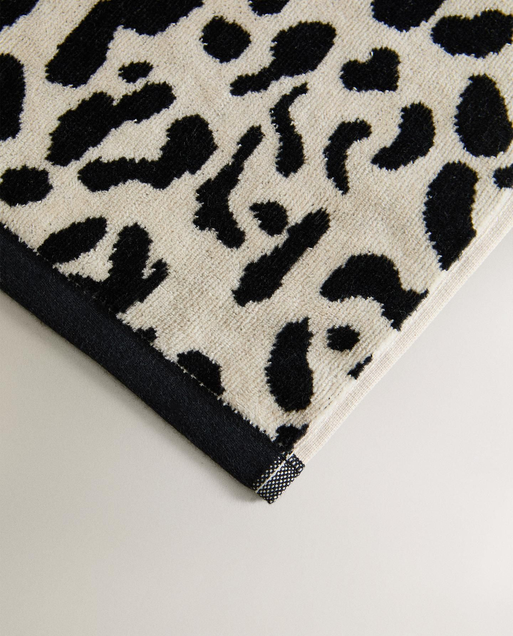 Zara Home - Велюровое банное полотенце с принтом животных, черный, 90х150 см