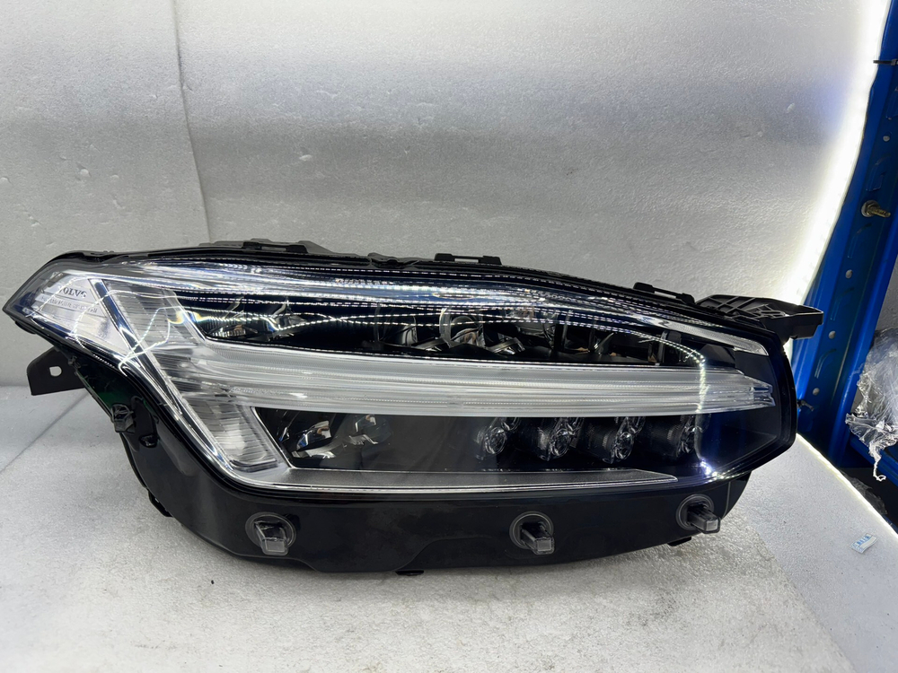 Оригинальная левая LED фара Volvo XC90