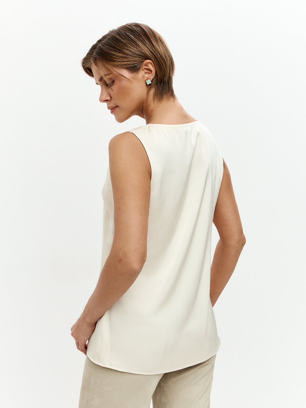 Атласный топ Лея в цвете айвори