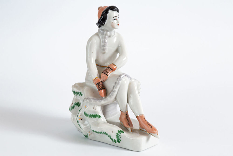 Статуэтка «На катке (Фигуристка)»