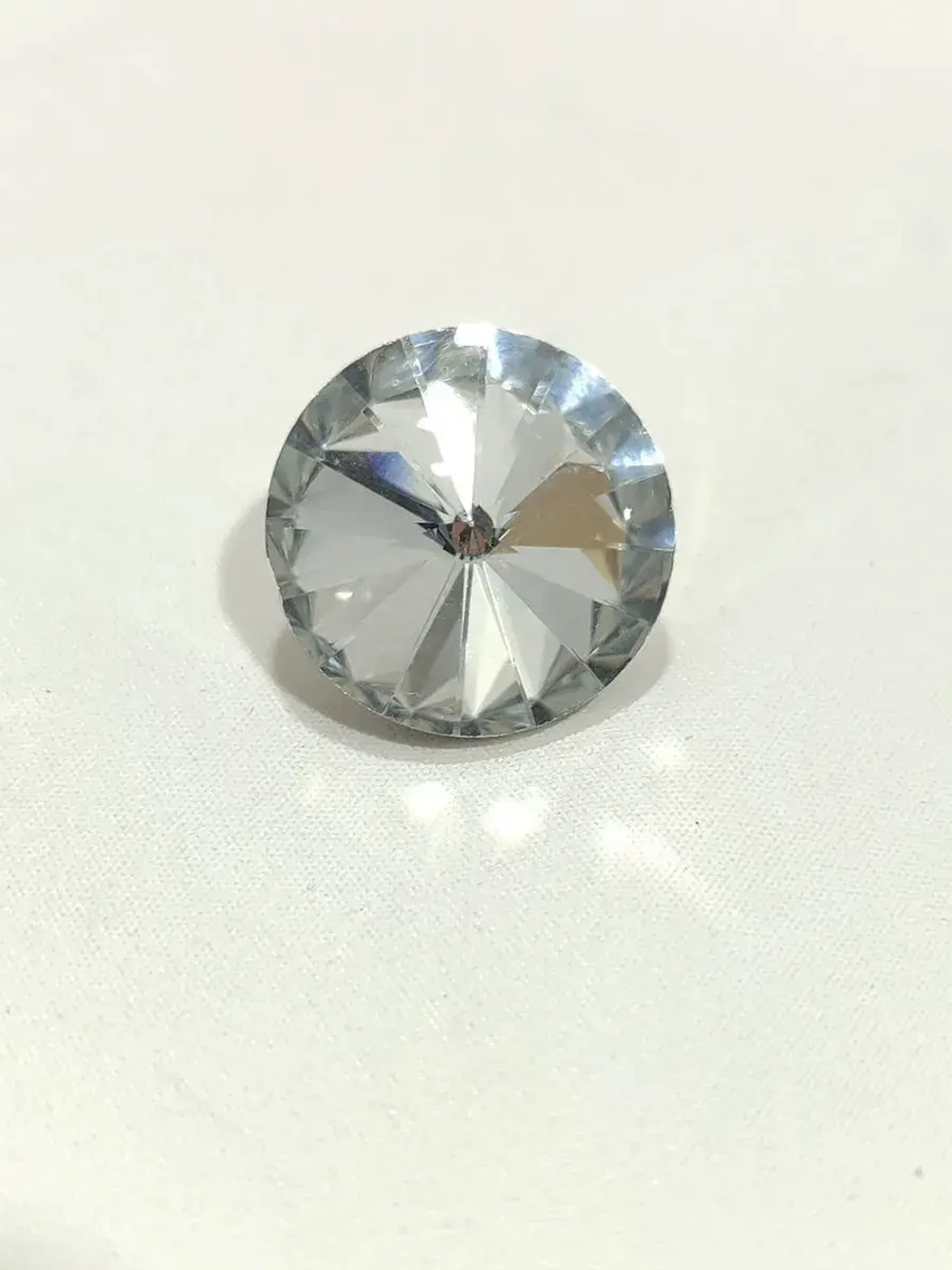 Стеклянные стразы для обивки мебели и рукоделия