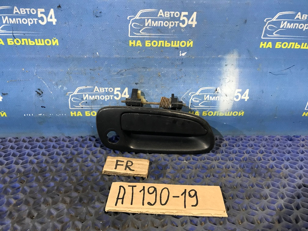 Ручка двери передней правой внешняя TOYOTA CARINA E 1996