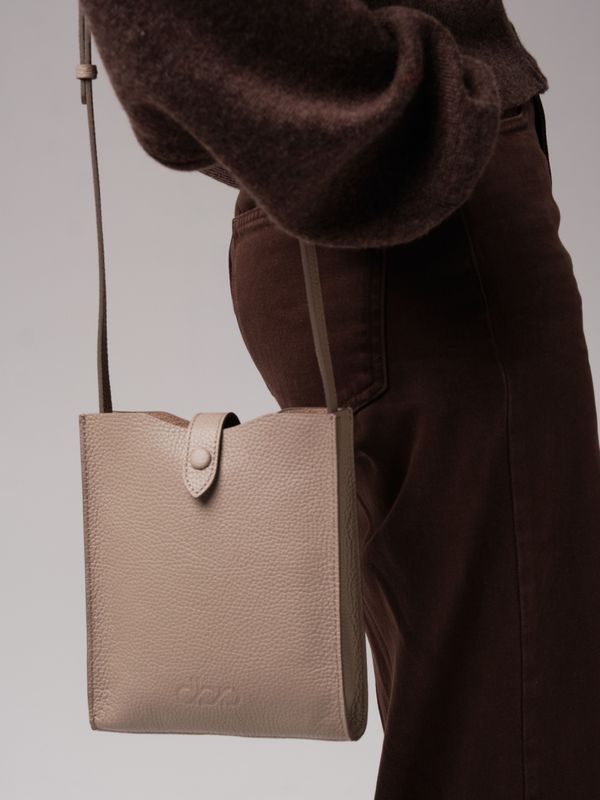 Женская кожаная сумка кросс-боди DBR 30919 бежевый латте