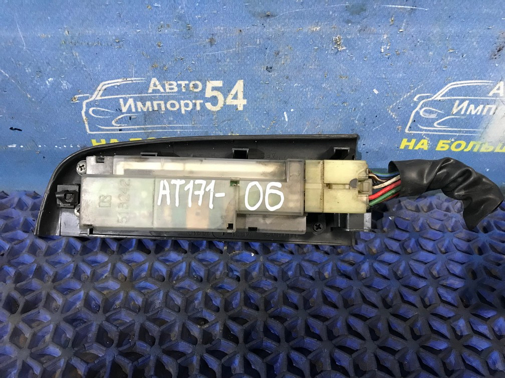 Блок управления стеклоподъемниками TOYOTA CARINA 1990