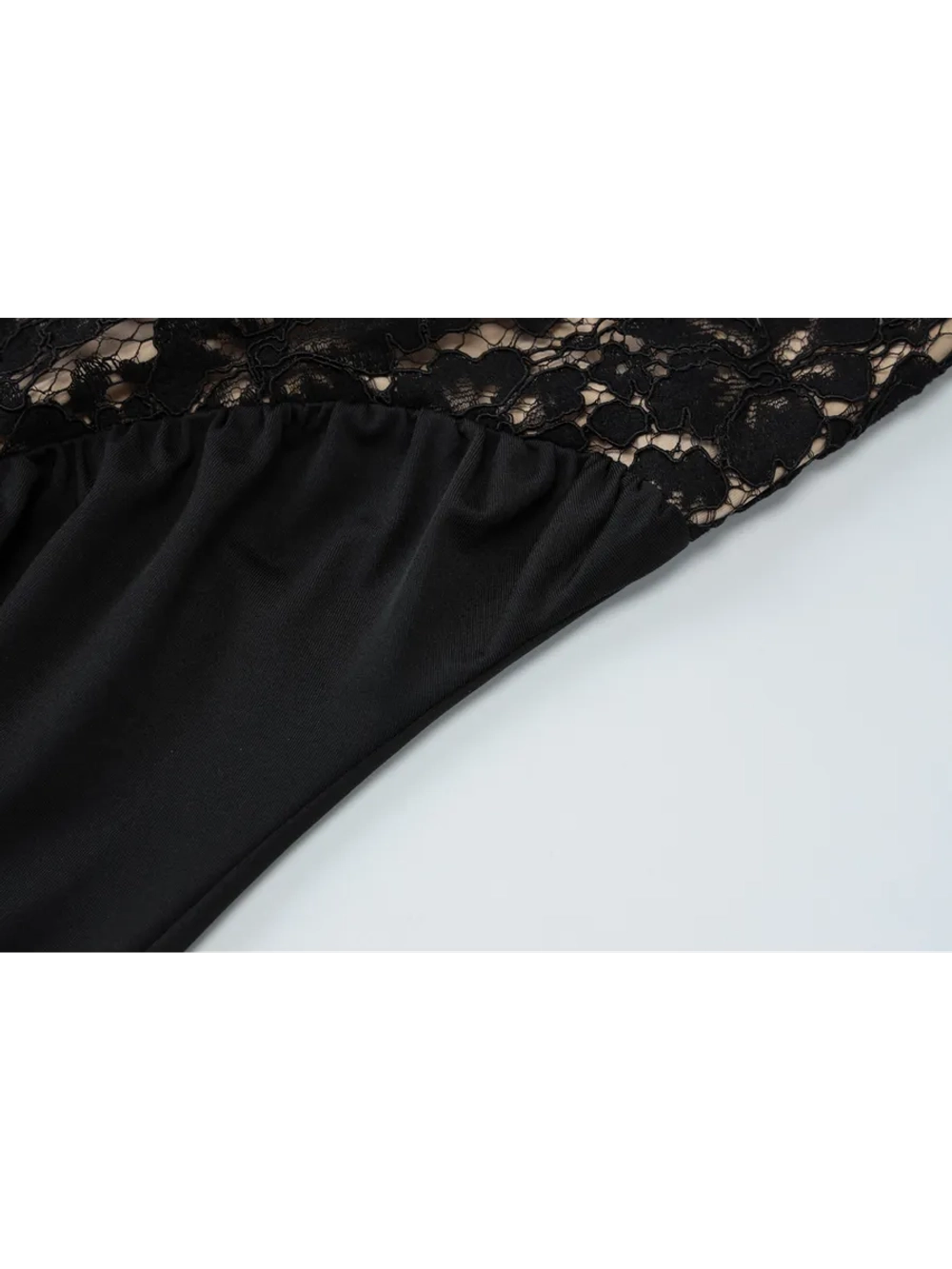 Платье вечернее с кружевом