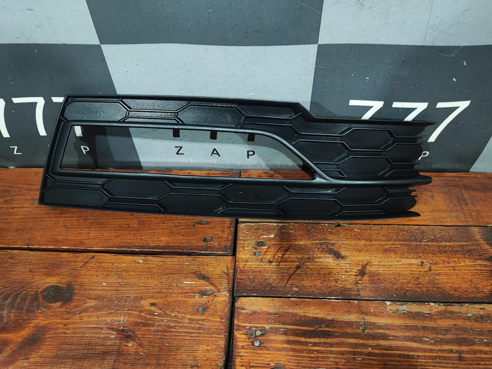 Накладка ПТФ правая Skoda Octavia 4 (A8) 19-нв Б/У Оригинал 5e3807682