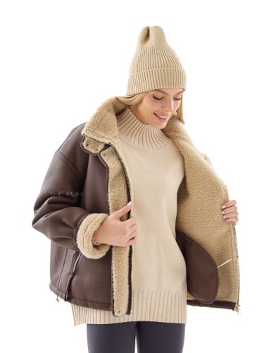 Коричневая дубленка с воротом-стойкой