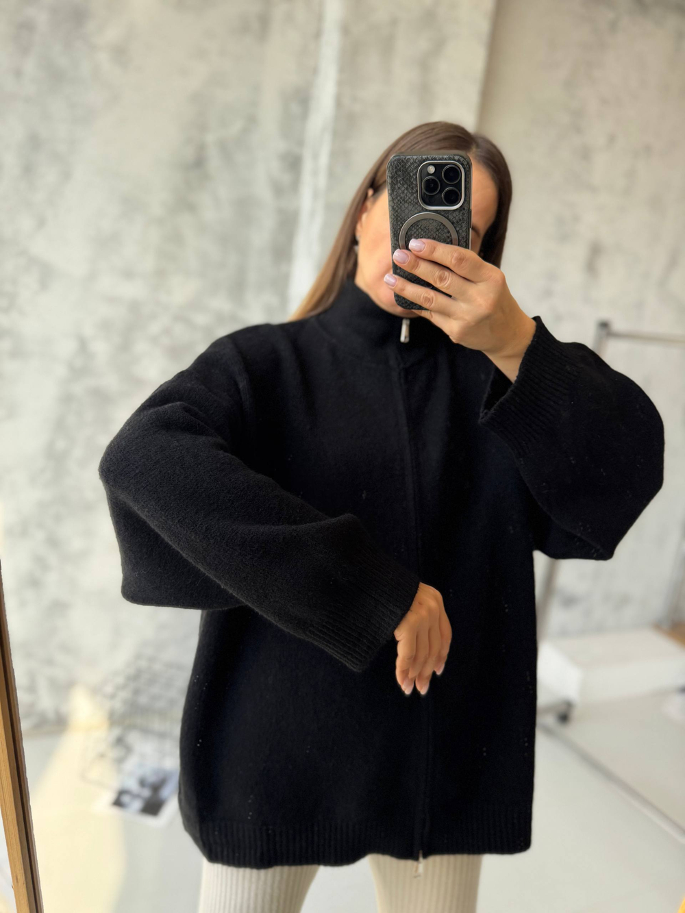 Свитер жен. 670 чер.