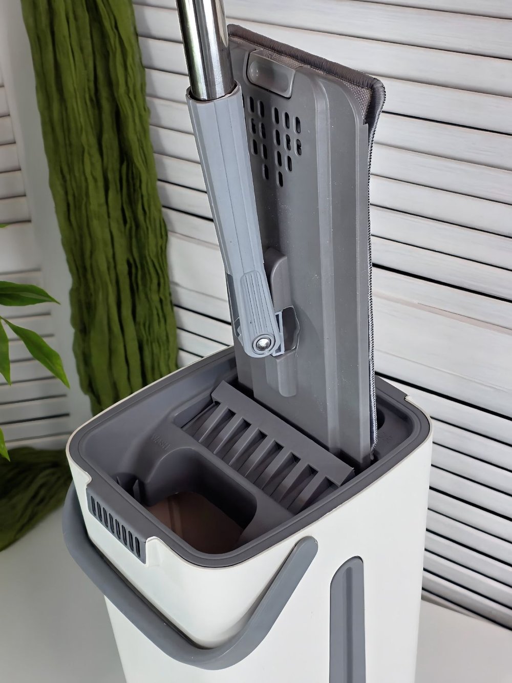 Ведро для мытья полов 4+4л с отжимом, шваброй, 2 насадки в комплекте