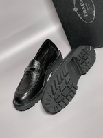 Лоферы Prada из кожи питона