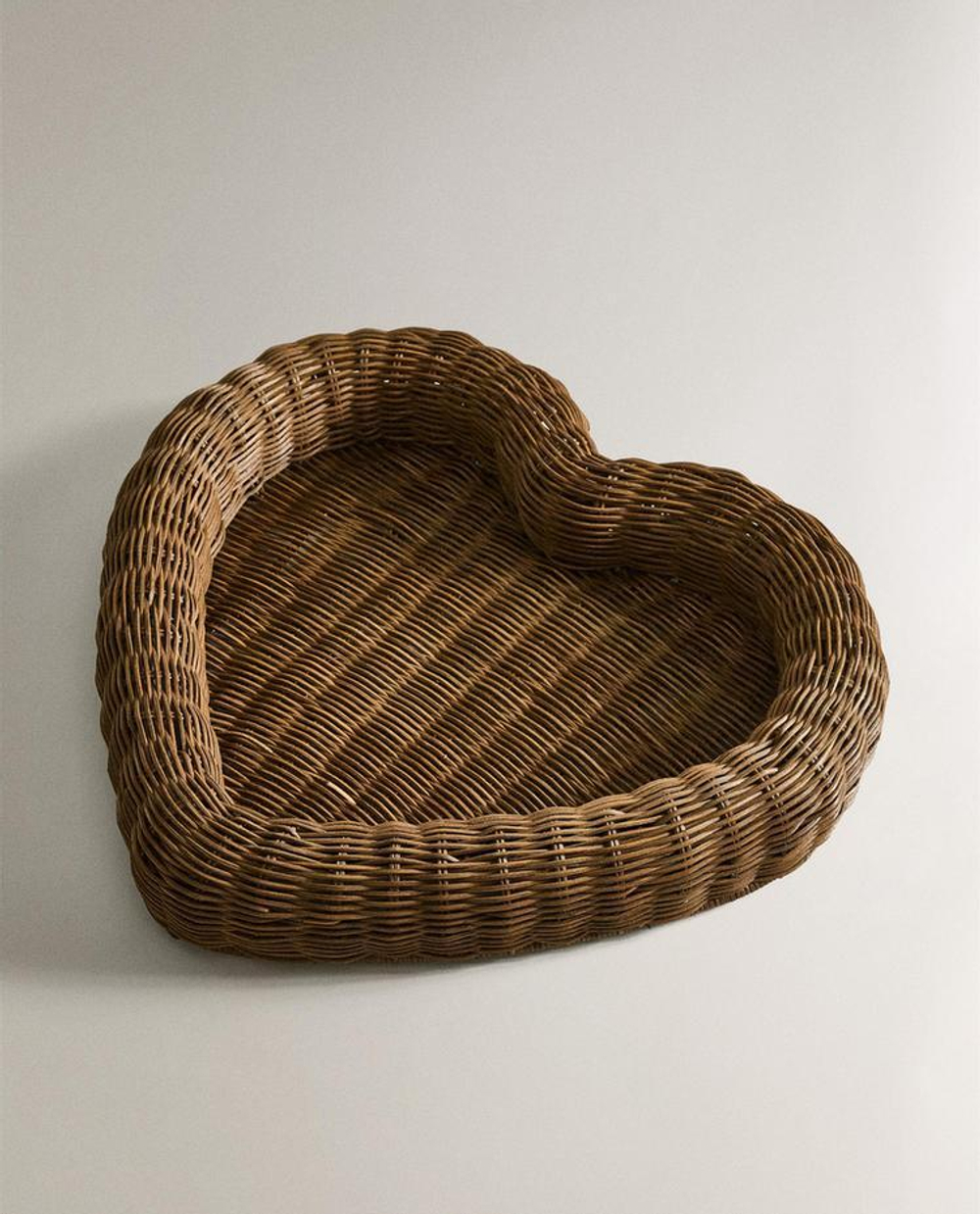 ZARA HOME НОВОГОДНИЙ ПОДНОС ИЗ РОТАНГА В ФОРМЕ СЕРДЕЧКА, КОРИЧНЕВЫЙ
