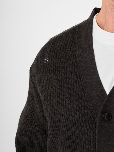 Графитовый кардиган с разрывами QWE