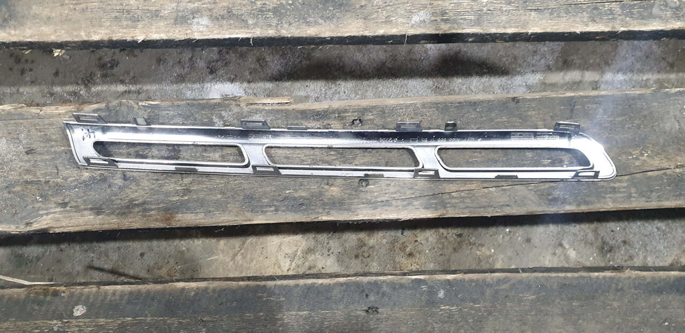 Молдинг решетки радиатора Mercedes GL GLS (X166) 15-19 Б/У Оригинал A1668881785