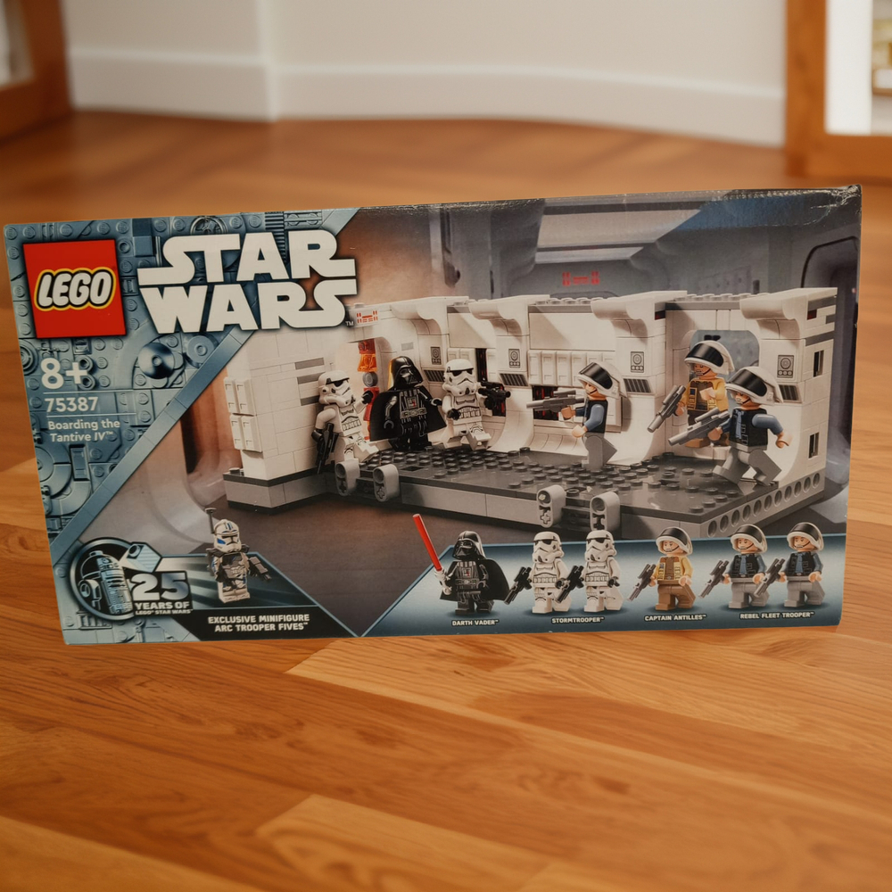 LEGO Star Wars 75387 «Вторжение на Тантив IV» — культовая битва повстанцев