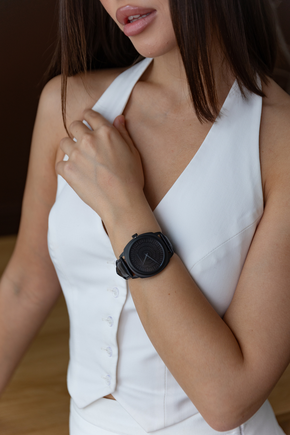 Кварцевые часы Black Hole, монохром