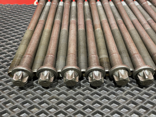 Комплект болтов ГБЦ