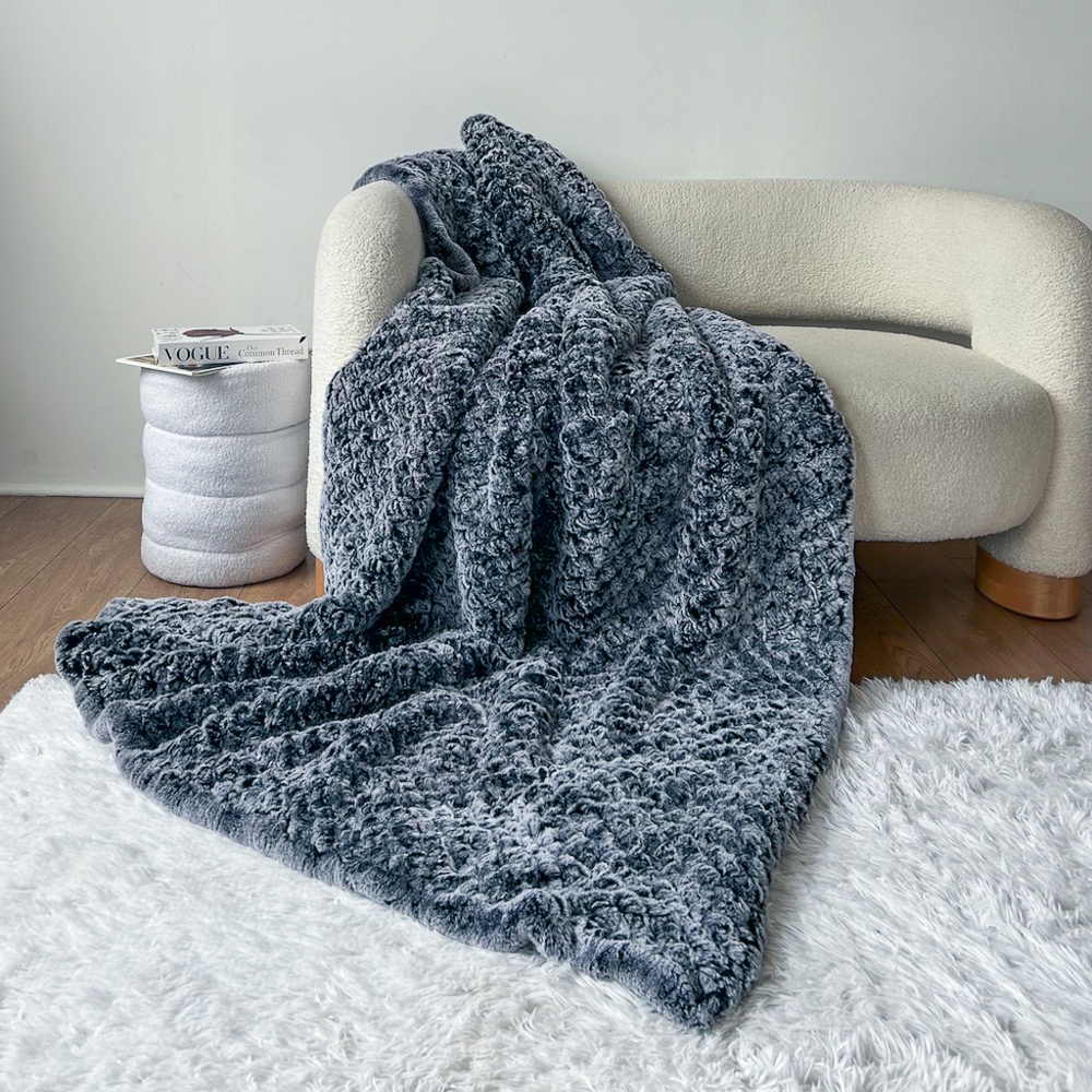 "Вязаный" плед из натурального меха рекс 200*150 см (серый сноутоп, окрас меха в два тона)