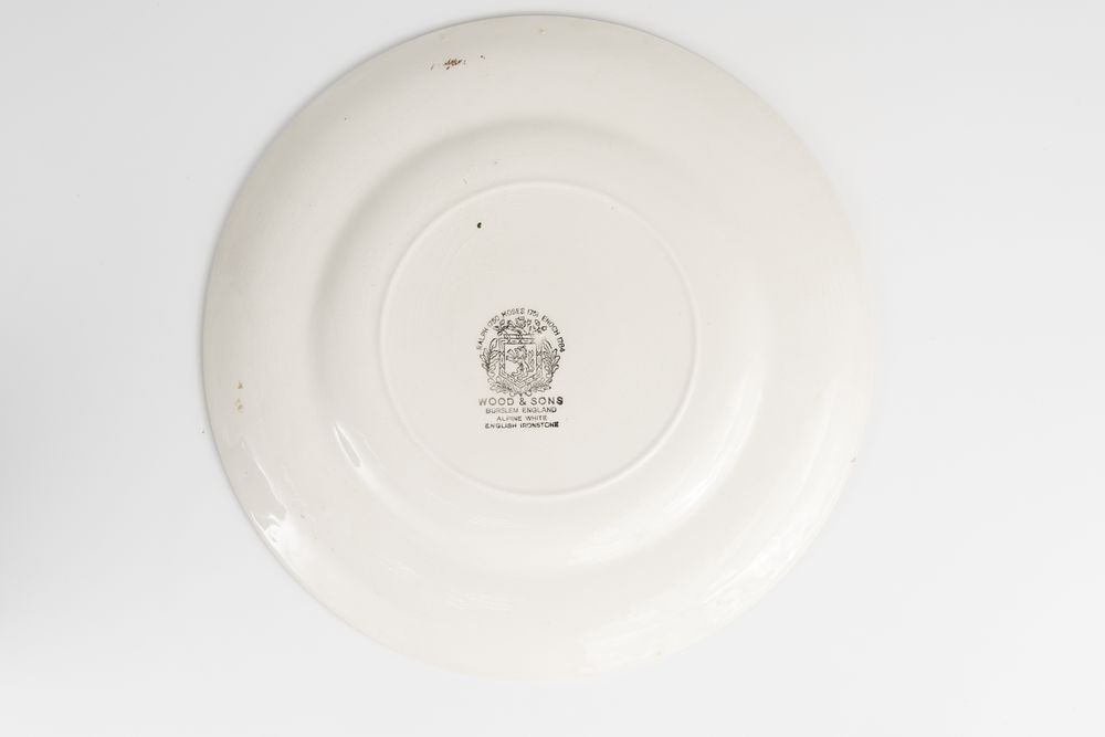 Винтажная коллекционная декоративная кабинетная тарелка с изображением лошадей