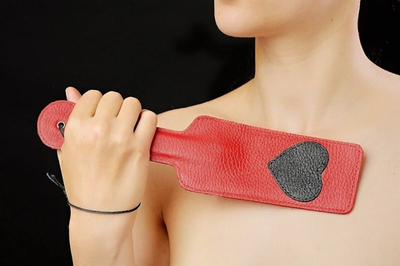 Красная хлопалка с сердечком (Цвет: красный с черным)