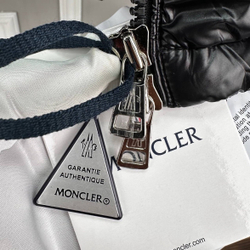 Пуховик Moncler Montbeliard