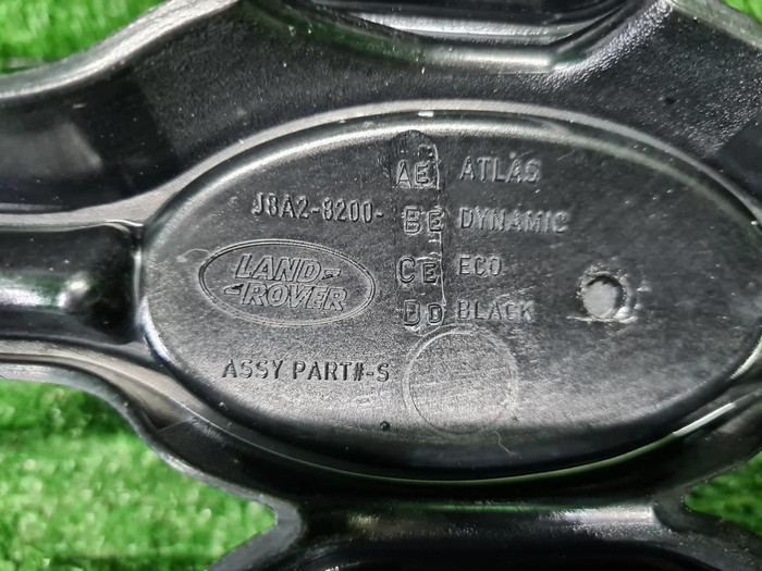 Решетка радиатора Range Rover Velar (2017-2023)