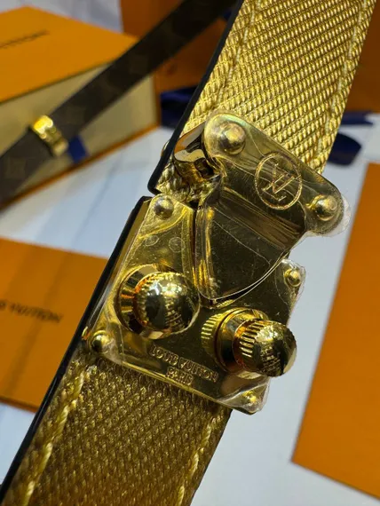 Ремень Louis Vuitton Serrures Золотой