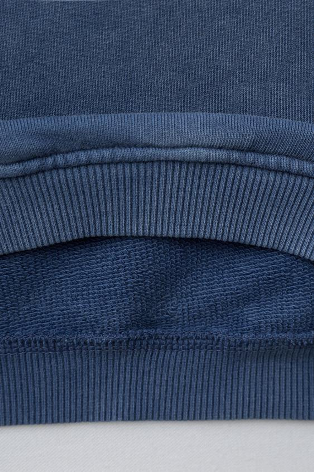 ZARA ТОЛСТОВКА С ЭФФЕКТОМ ПОТЕРТОСТИ, СИНИЙ