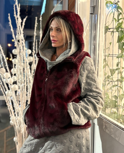 Жилет с капюшоном /бордо