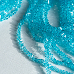 Хрустальные бусины в форме треугольника, оттенок "Бирюзовый", 2,5*3мм