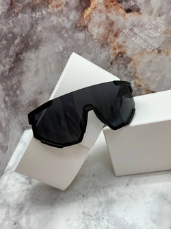 Солнечные очки Prada