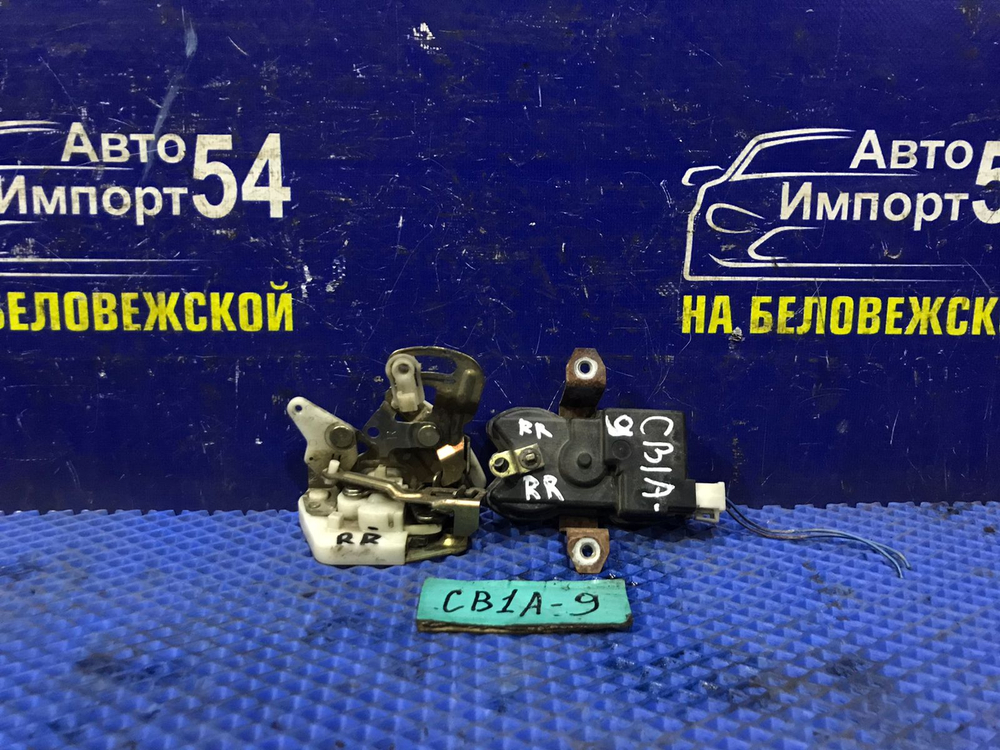Замок двери задней правой MITSUBISHI LANCER 1994