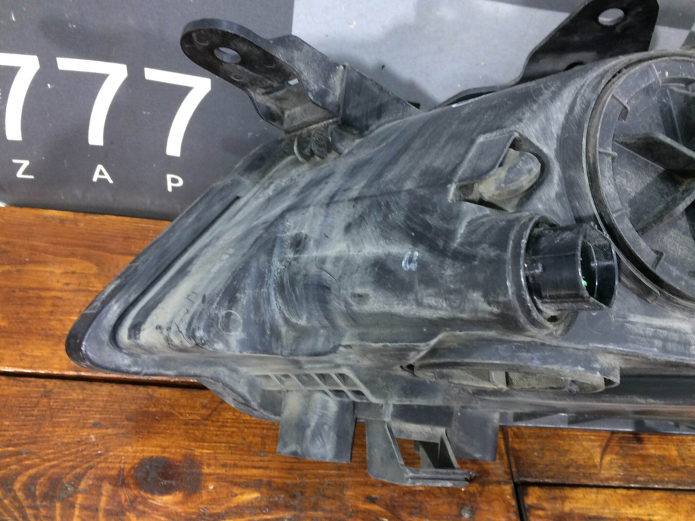 Фара правая ксенон Genesis G80 1 16-20 Б/У Оригинал 92104B1120