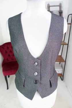 Жилетка Bravo серого оттенка, визуально на 48 размер, новая