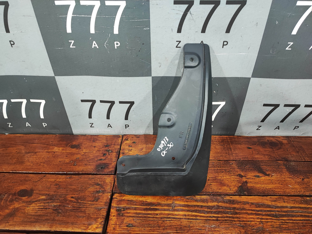 Брызговик передний правый Mazda CX-30 19-нв Б/У Оригинал 8300771858