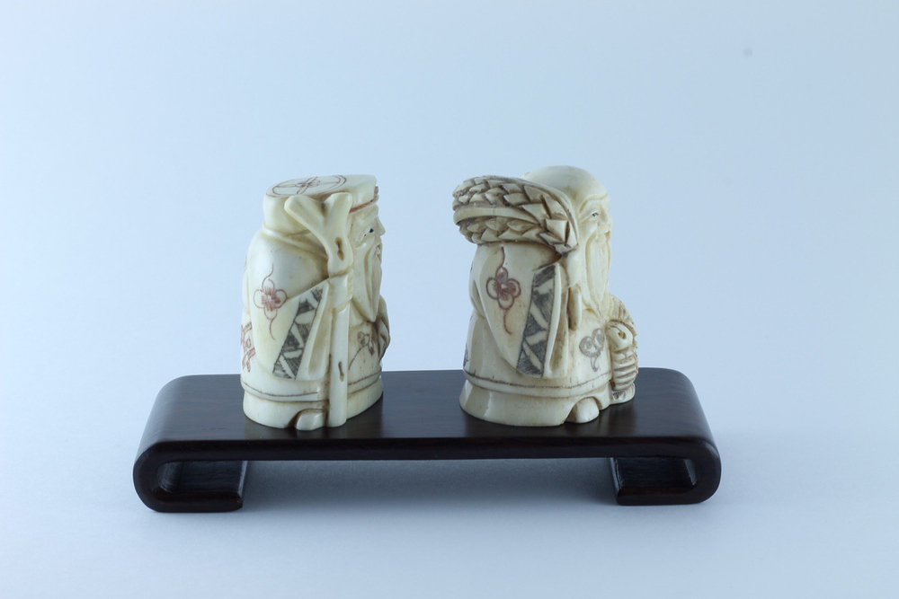 Сет нэцкэ Дзюродзин и Фукурокудзю на подставке