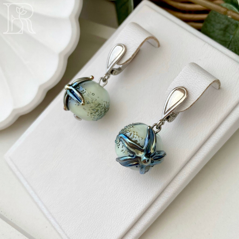 LEFIREL' Серьги серебряные женские "Мальдивы" с бусинами из муранского стекла / ювелирные украшения из родированного серебра 925