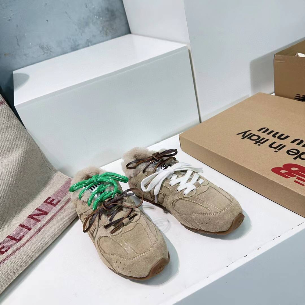 Женские кроссовки New Balance х Miu Miu 530 с мехом