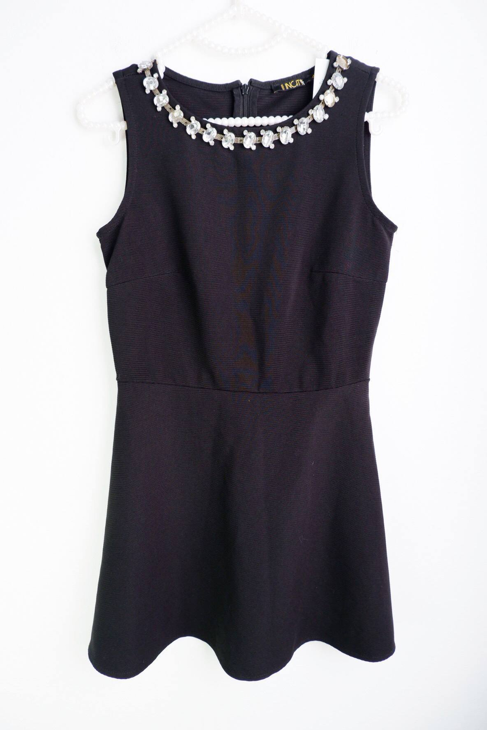 Платье Incity с красивым воротом, визуально на 42 размер