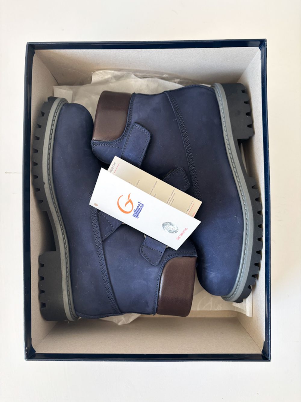 Новые замшевые ботинки Gallucci , 33