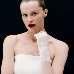 Митенки из белой сетки с цветами