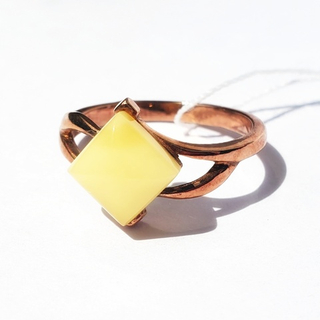 Серебряное кольцо с позолотой с молочным Янтарем "Свет" 18 размер