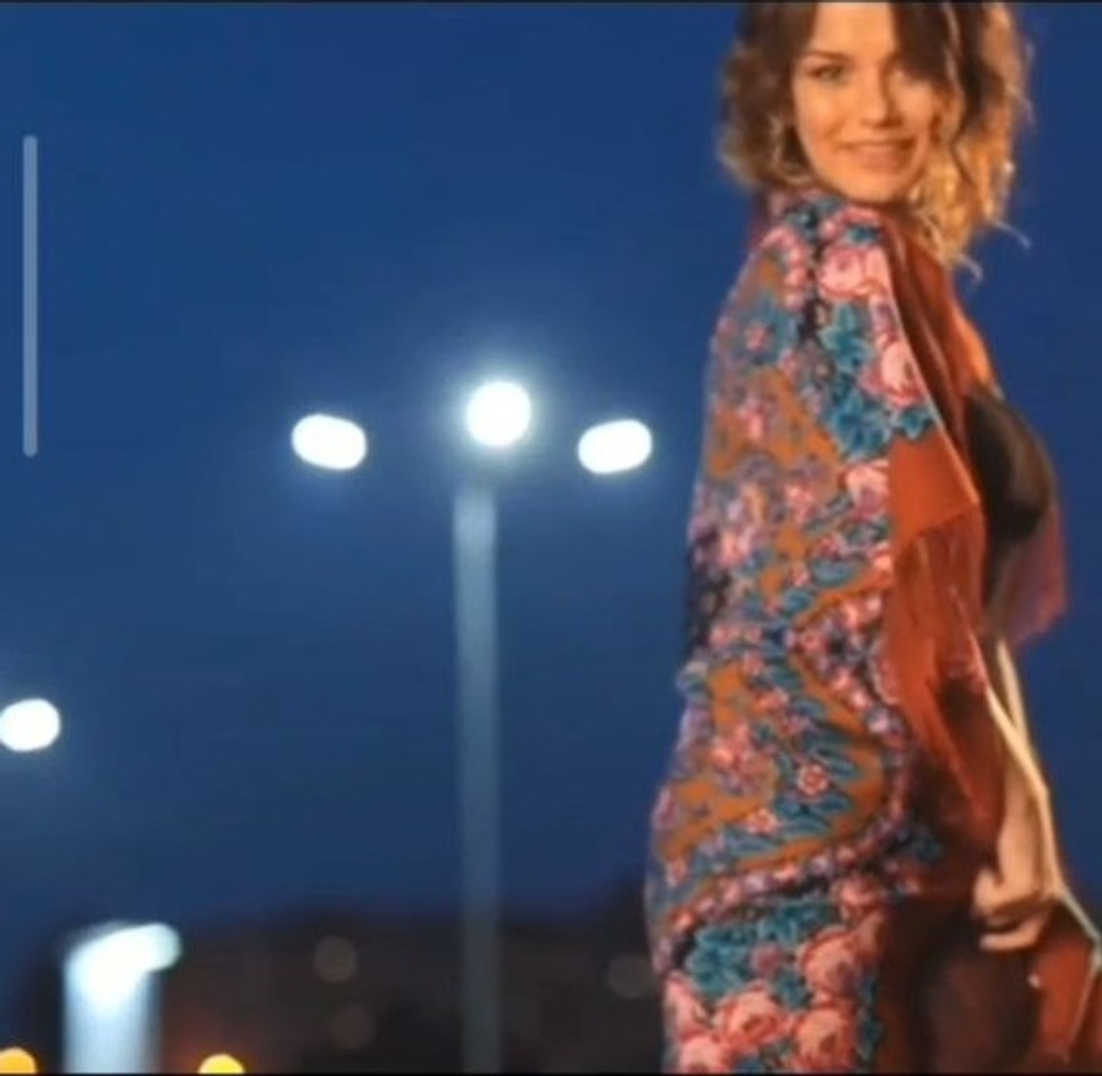 Платок шерстяной с шелковой бахромой